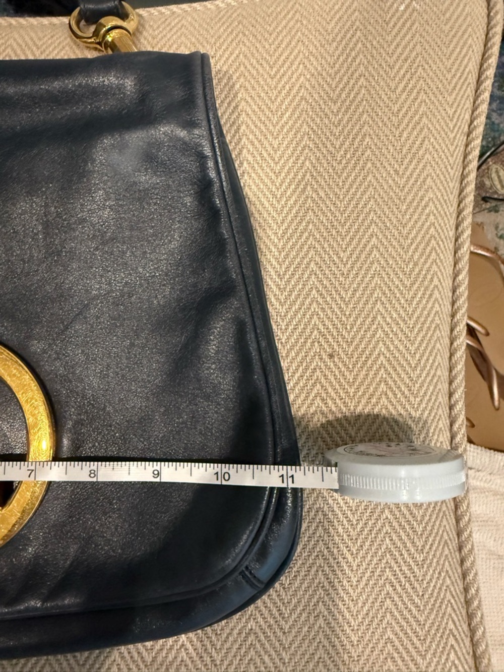 Vintage Gucci Navy Leather Shoulder Bag with Gold Logo - Picture 9 of 13